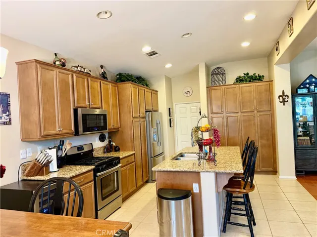39446 11th W, Palmdale, California 93551