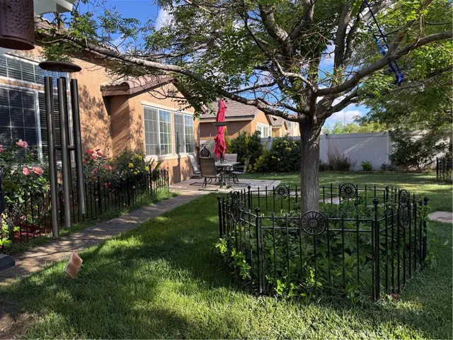 39446 11th W, Palmdale, California 93551
