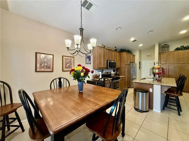39446 11th W, Palmdale, California 93551