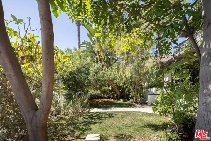 1810 S Hobart Boulevard, Los Angeles, California 90006