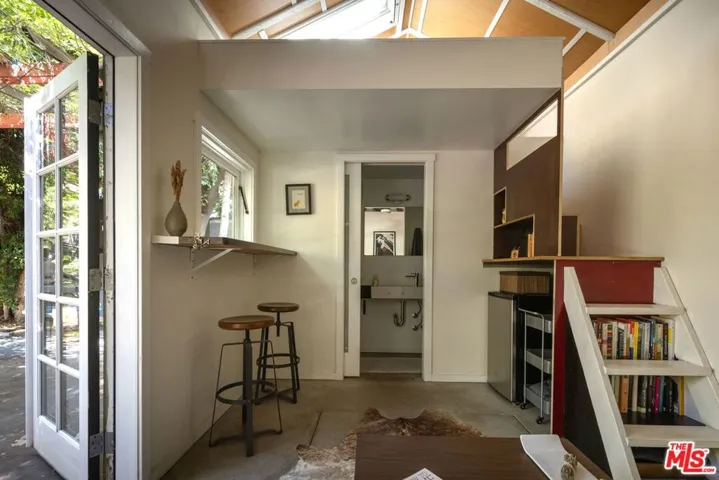 1810 S Hobart Boulevard, Los Angeles, California 90006