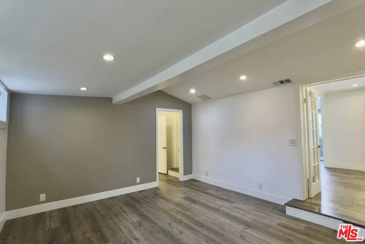 4000 Denny Avenue, Studio City, California 91604
