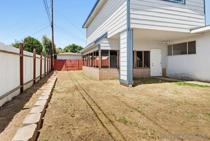 772 Applewood, El Cajon, California 92021