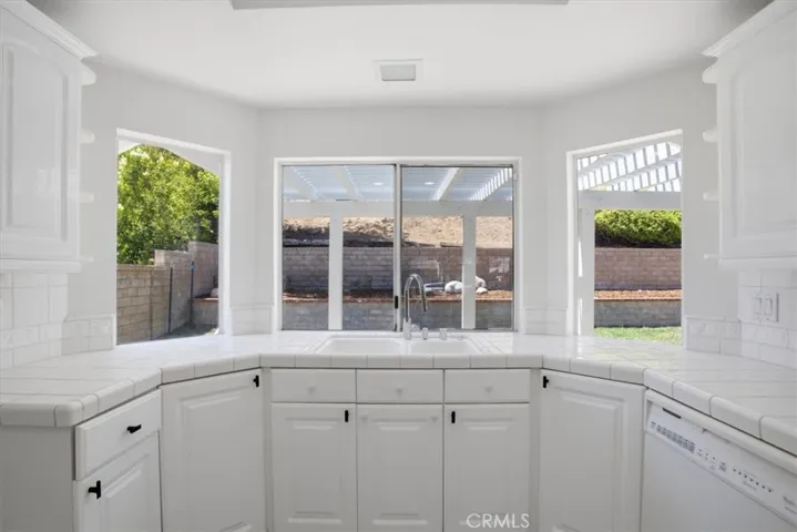 28177 Langside Avenue, Canyon Country, California 91351