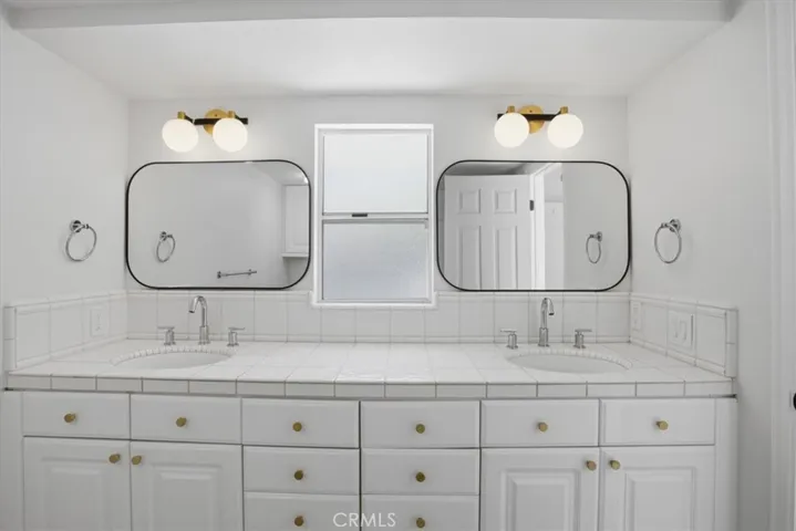 28177 Langside Avenue, Canyon Country, California 91351