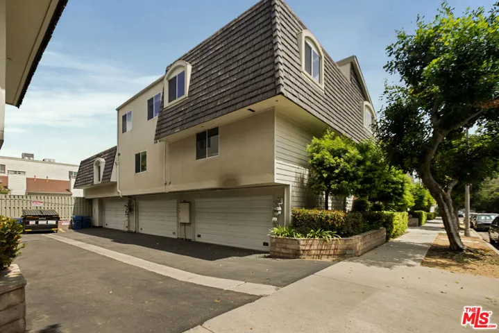 4730 Ben Avenue 11, Valley Village, California 91607