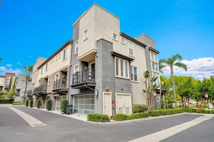 2432 Via Alta, San Diego, California 92108