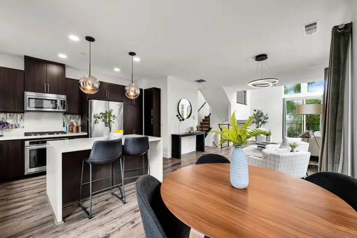 2432 Via Alta, San Diego, California 92108