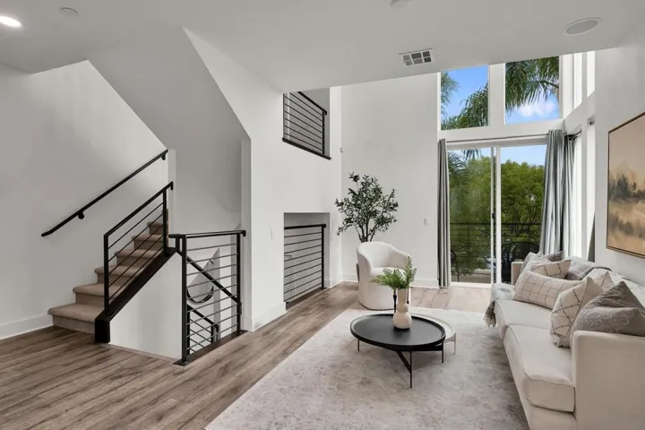 2432 Via Alta, San Diego, California 92108