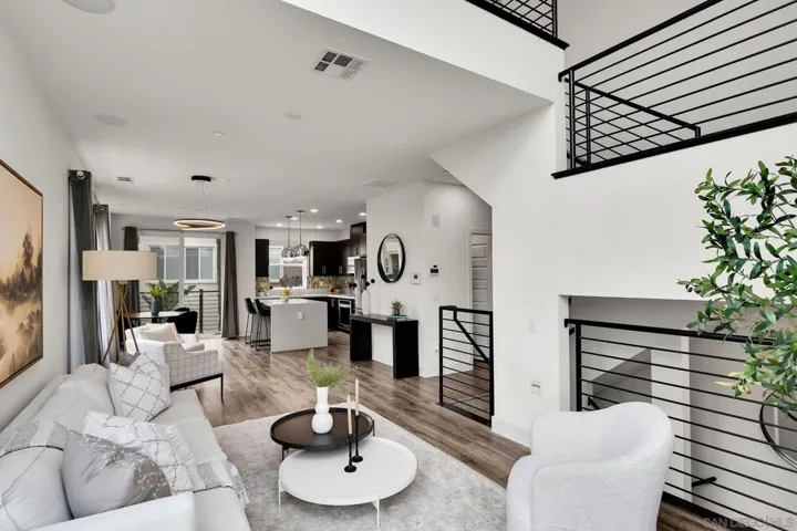 2432 Via Alta, San Diego, California 92108