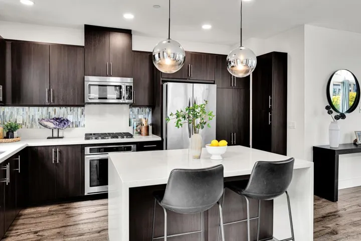 2432 Via Alta, San Diego, California 92108