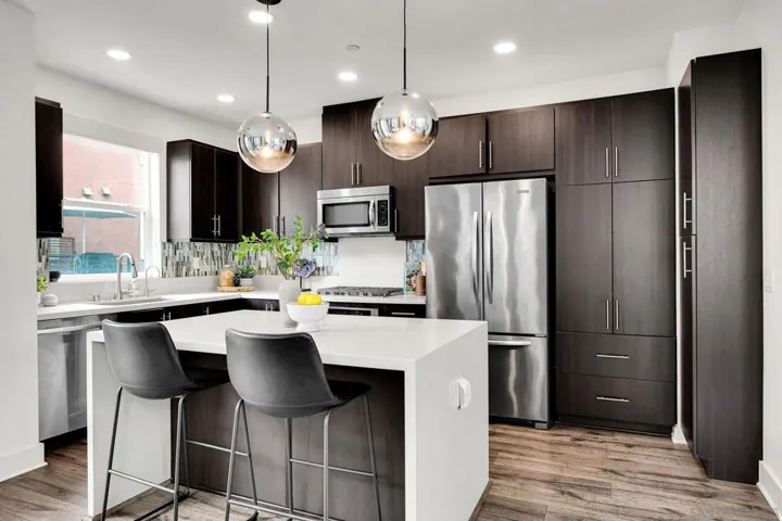 2432 Via Alta, San Diego, California 92108