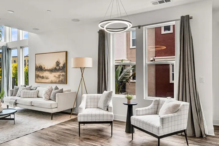 2432 Via Alta, San Diego, California 92108