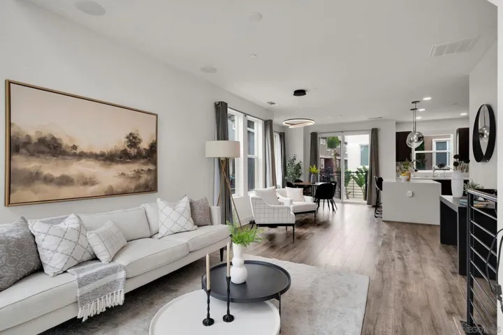 2432 Via Alta, San Diego, California 92108