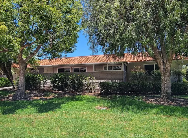 Casa Vista Model with no steps and no one below.