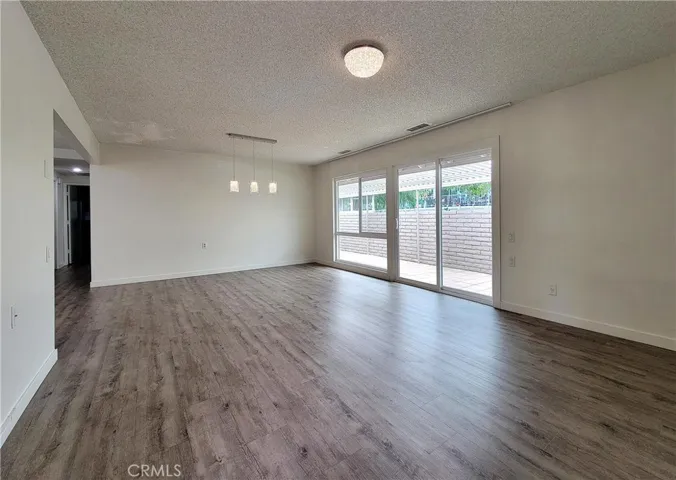 Laminate floors and dual pane windows