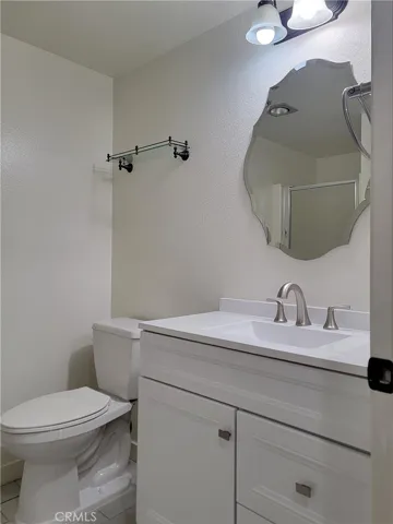 Guest bathroom.