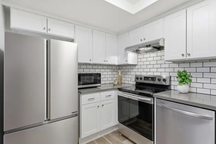 1033 Crestview Drive 110, Mountain View, California 94040