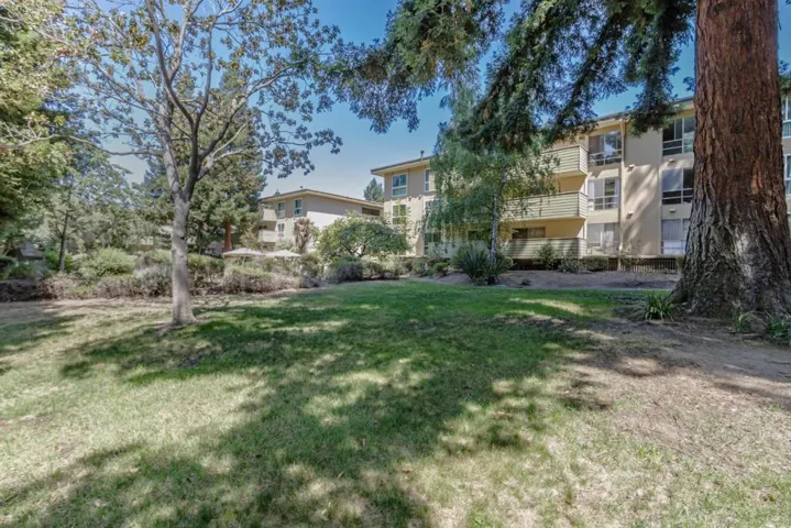 1033 Crestview Drive 110, Mountain View, California 94040