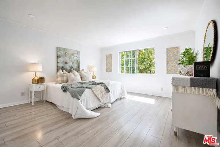 4249 Longridge Avenue 209, Studio City, California 91604