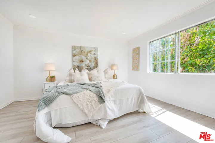 4249 Longridge Avenue 209, Studio City, California 91604