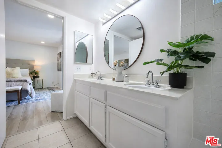 4249 Longridge Avenue 209, Studio City, California 91604