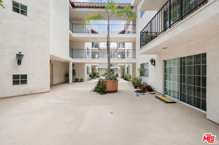 4249 Longridge Avenue 209, Studio City, California 91604