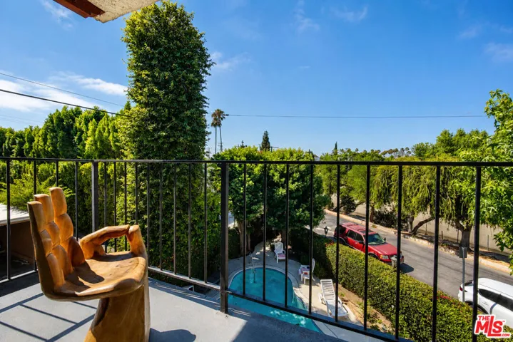 4249 Longridge Avenue 209, Studio City, California 91604