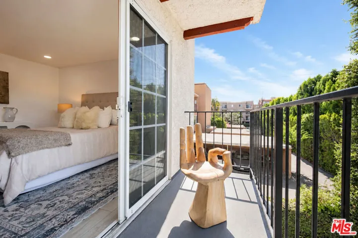 4249 Longridge Avenue 209, Studio City, California 91604