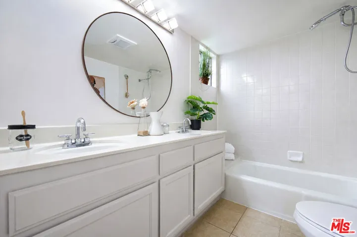 4249 Longridge Avenue 209, Studio City, California 91604