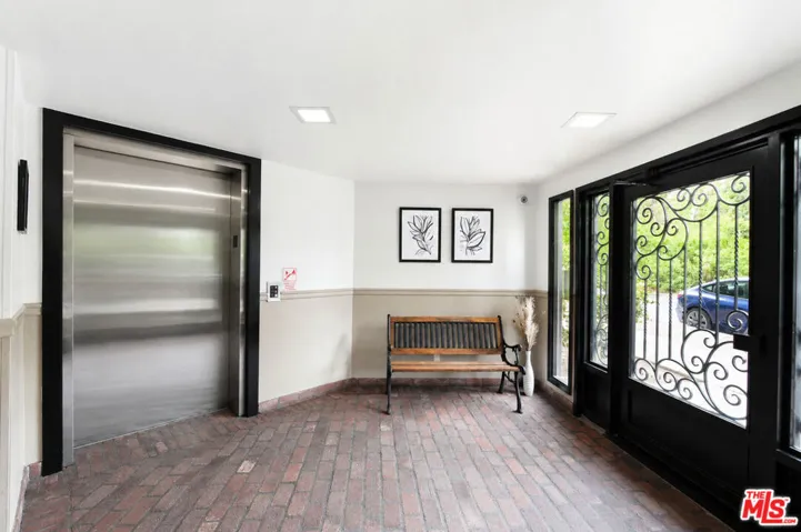 4249 Longridge Avenue 209, Studio City, California 91604