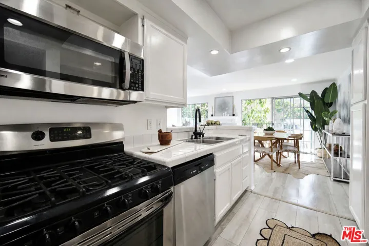 4249 Longridge Avenue 209, Studio City, California 91604