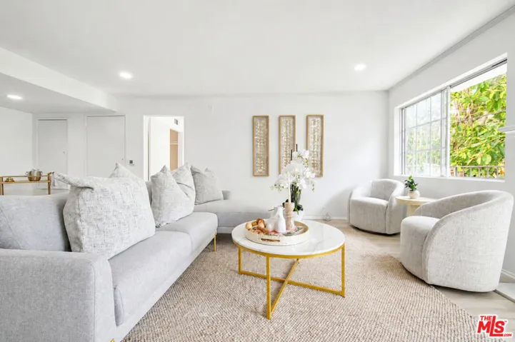 4249 Longridge Avenue 209, Studio City, California 91604