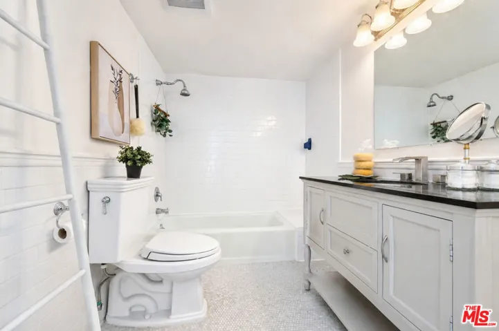 4249 Longridge Avenue 209, Studio City, California 91604