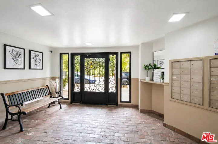 4249 Longridge Avenue 209, Studio City, California 91604