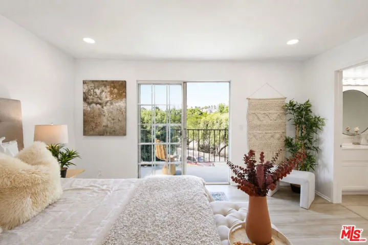 4249 Longridge Avenue 209, Studio City, California 91604