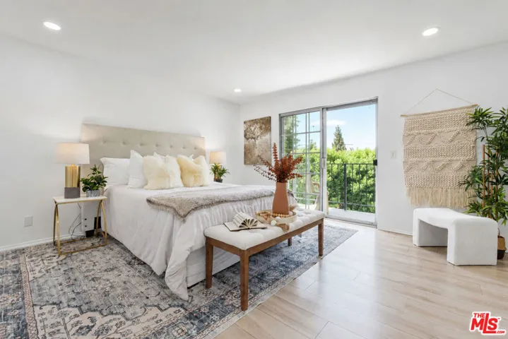 4249 Longridge Avenue 209, Studio City, California 91604