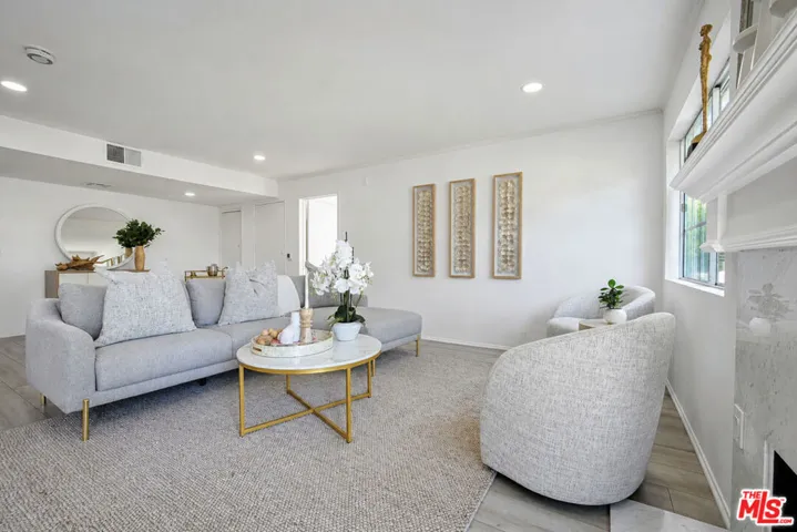 4249 Longridge Avenue 209, Studio City, California 91604