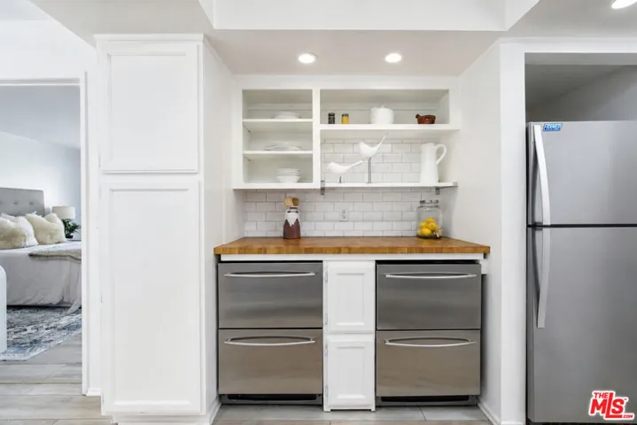 4249 Longridge Avenue 209, Studio City, California 91604