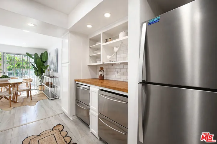 4249 Longridge Avenue 209, Studio City, California 91604