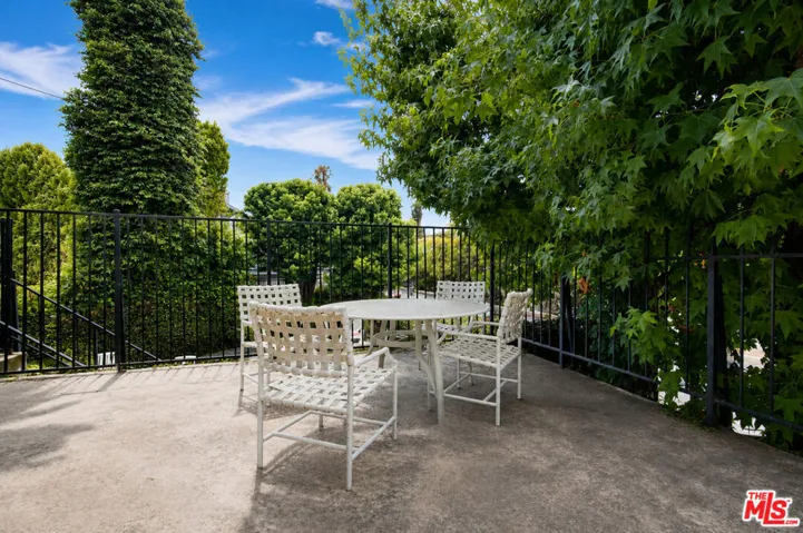 4249 Longridge Avenue 209, Studio City, California 91604