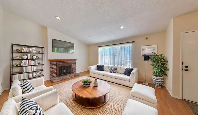 Photos may include virtual staging and / or alternation for visualization purposes.