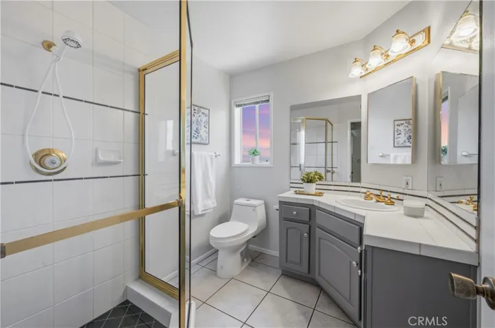 Downstairs full bathroom