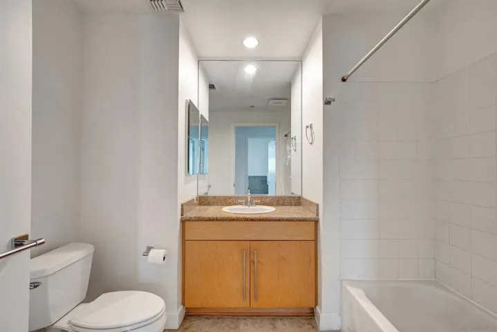 801 Ash 304, San Diego, California 92101