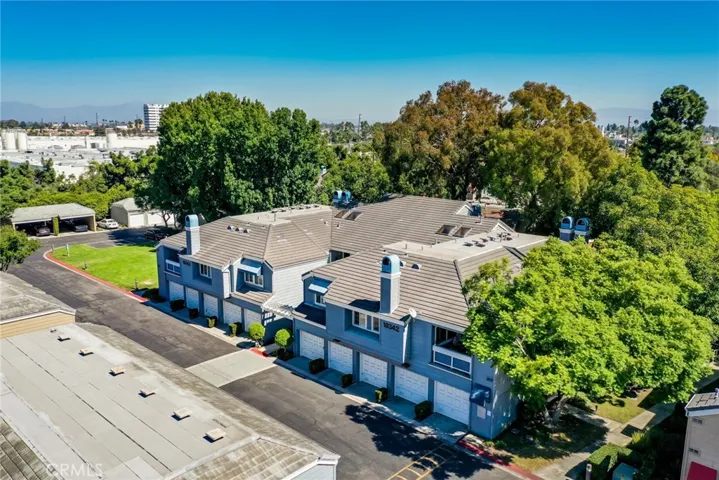 19342 Sunray Lane 104, Huntington Beach, California 92648