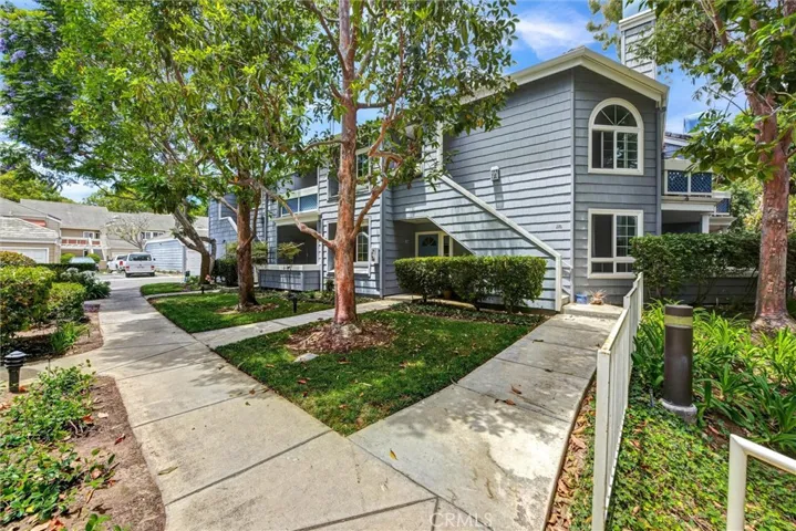 19342 Sunray Lane 104, Huntington Beach, California 92648