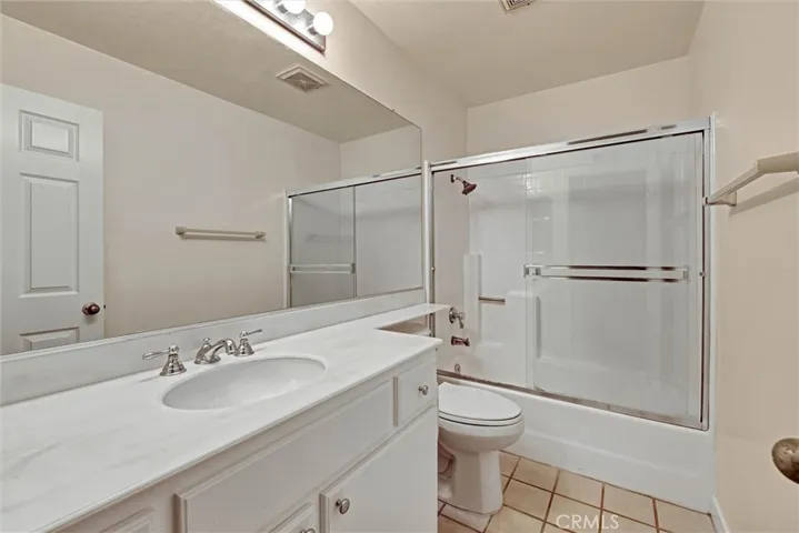 Second Bathroom with Tub/Shower