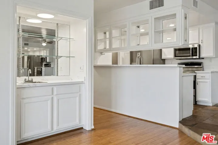 521 Montana Avenue 301, Santa Monica, California 90403