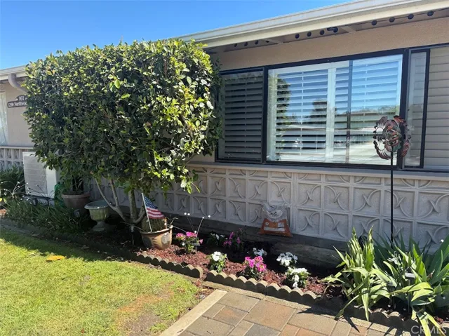 1290 Northwood Road 161i, Seal Beach, California 90740