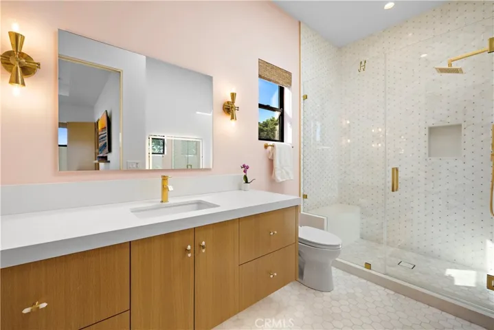 Second level onsuite bath, alternate view
